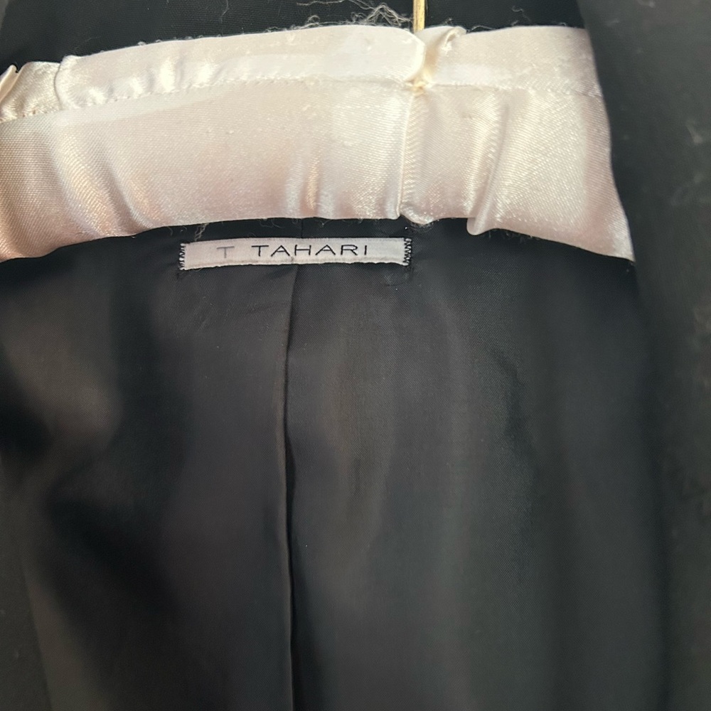 Elie Tahari Black Blazer